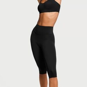 Victoria’s Secret Black Cropped Leggings – Size Small, High Rise, Pockets